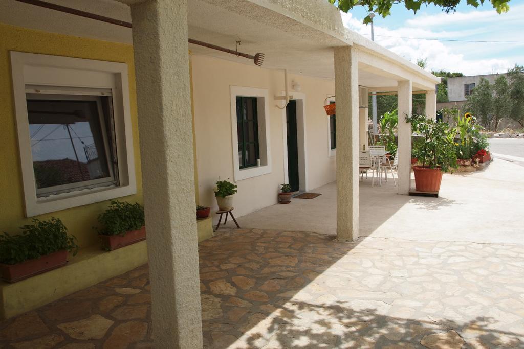Apartments Viktorija Starigrad Paklenica Zewnętrze zdjęcie